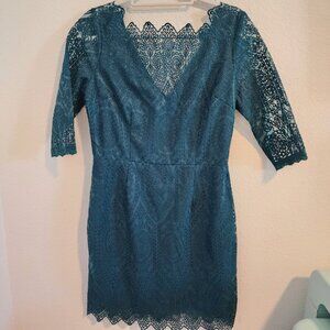 Soie'blu Women's dark green lace mini dress. Size LARGE. Item 0822243D